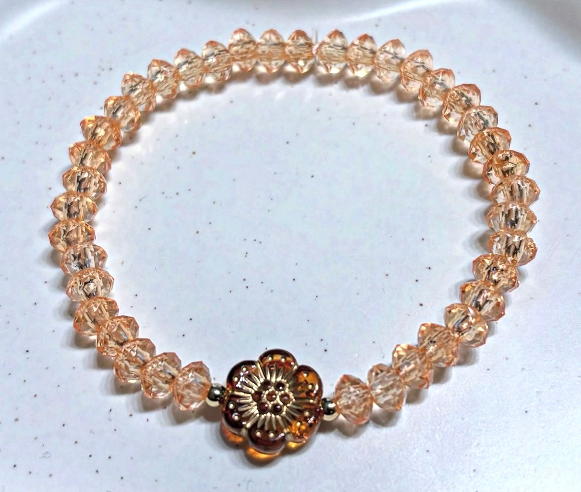 Bracelet with flower and gold details