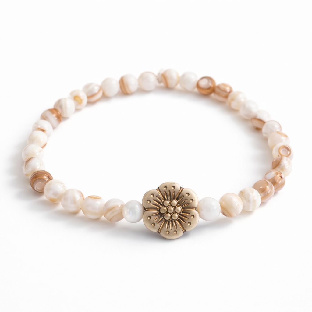 Armband aus natürlichen Muschelperlen mit Blume