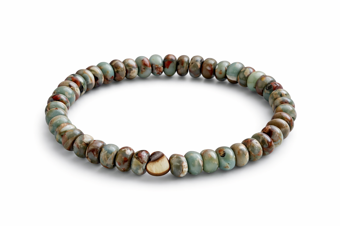 Armband aus böhmische Steinperlen mit herzförmige Muschelperle