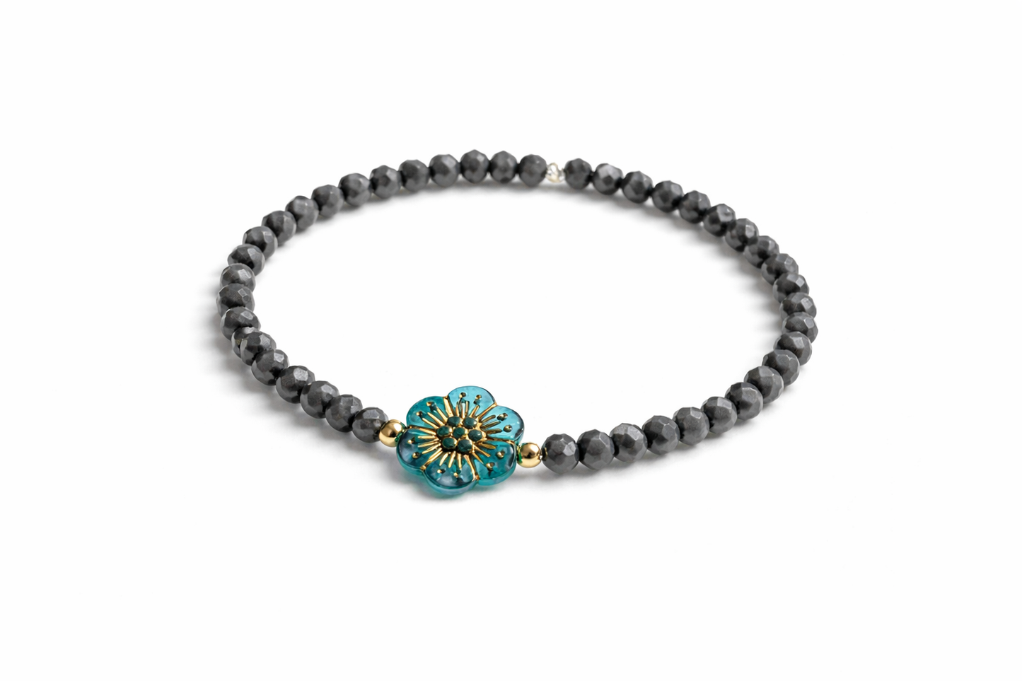 Armband grau mit Blume und goldenen Details