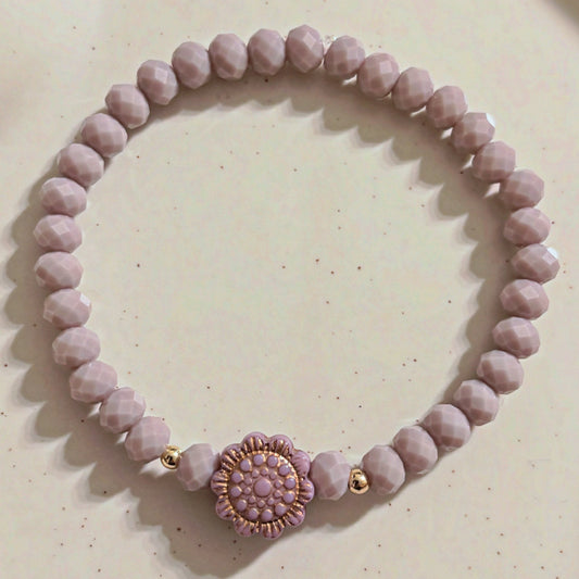 Armband in fliederfarbene Perlen mit goldenen Details