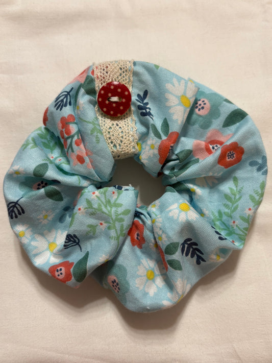 Scrunchie Handgefertigt aus 100 % Baumwolle hellblau mit Blumen