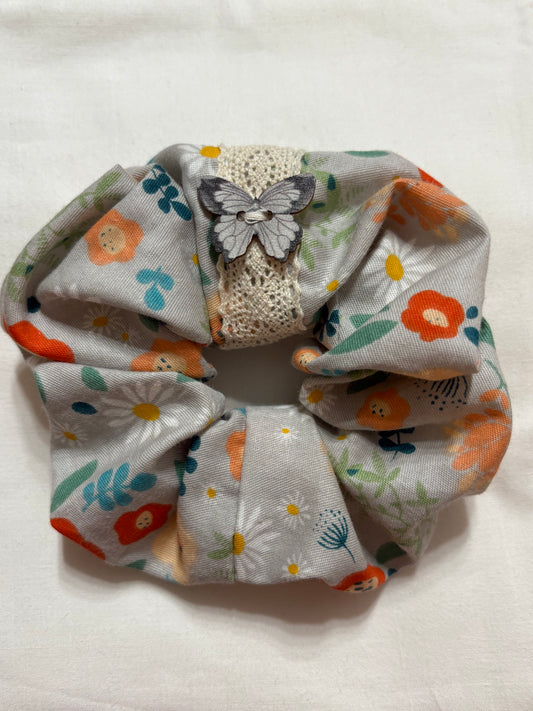 Scrunchie Handgefertigt aus 100 % Baumwolle grau mit Blumen