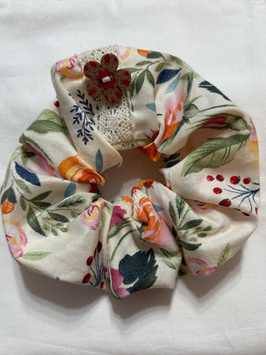 Scrunchie Handgefertigt aus 100 % Baumwolle weiß floral