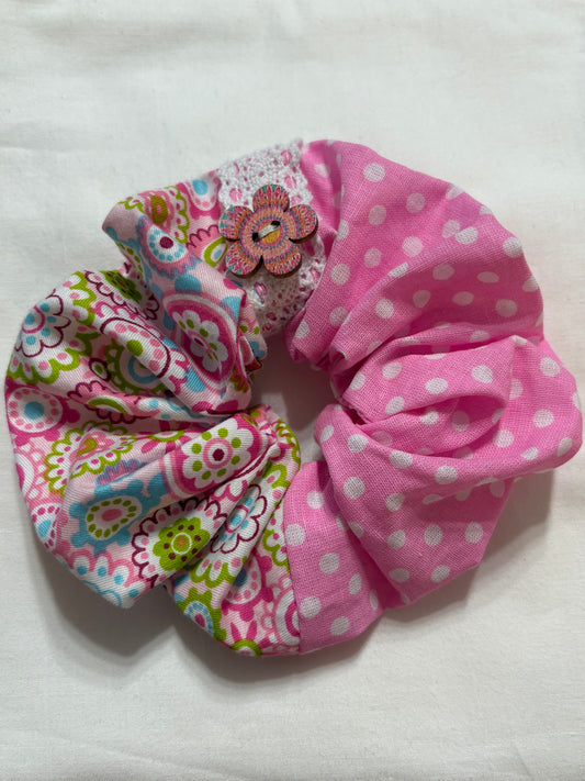 Scrunchie Handgefertigt aus 100 % Baumwolle pink mit Blumen und gepunktet
