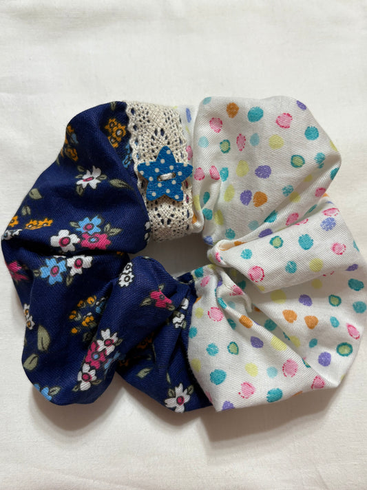 Scrunchie Handgefertigt aus 100 % Baumwolle dunkelblau und gepunktet