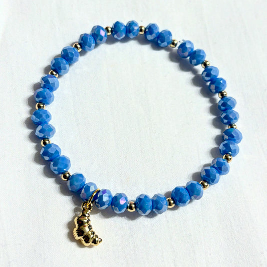 Armband blau mit Croissant Anhänger und goldenen Details