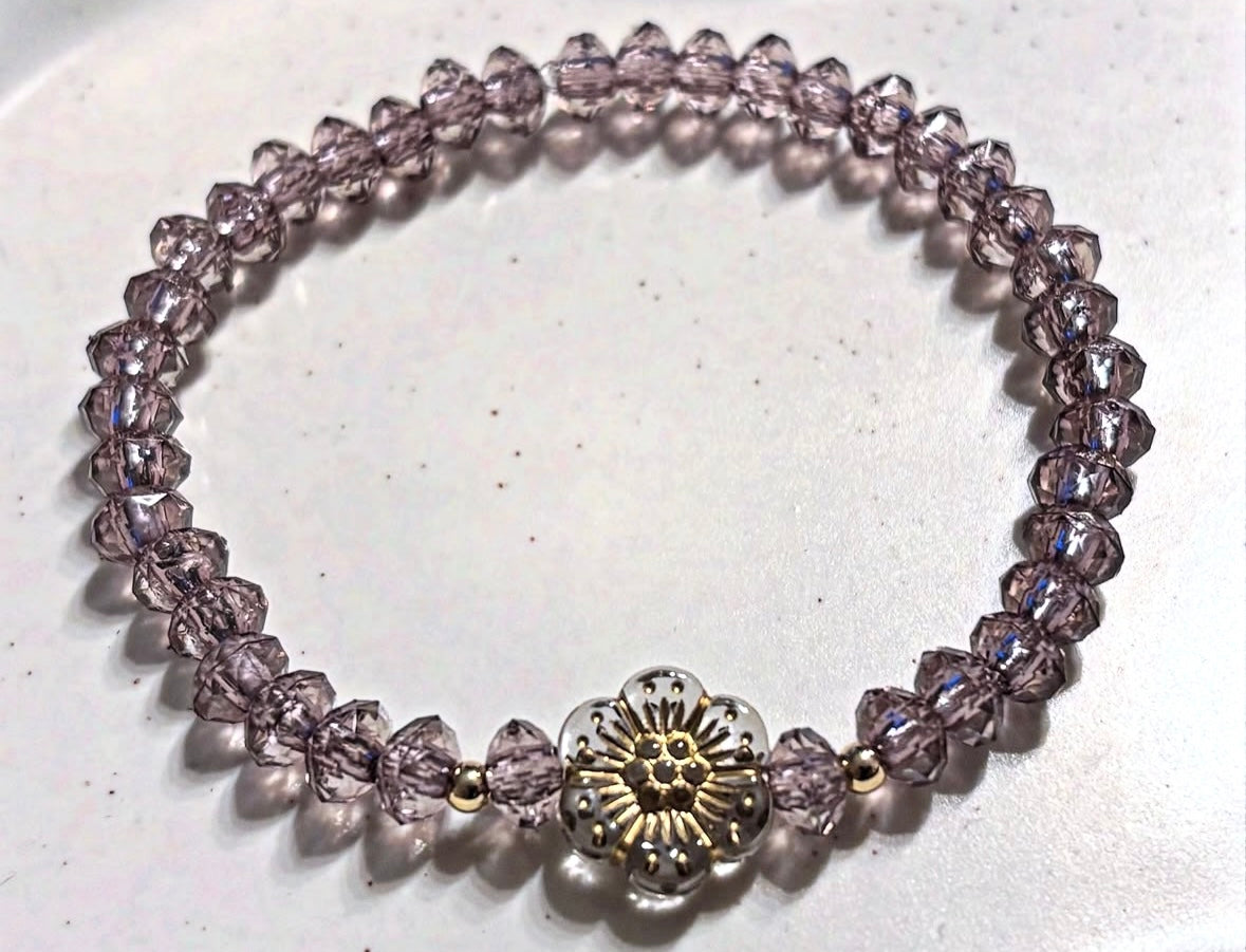Bracelet with flower and gold details