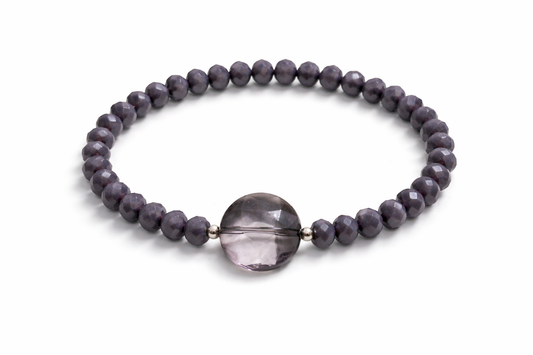 Armband violett mit edlen Anhänger