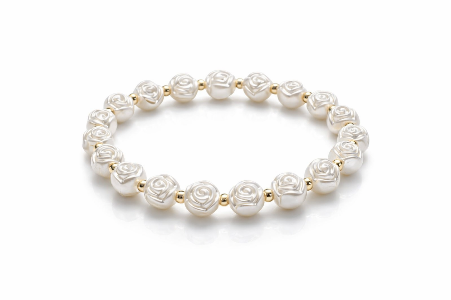 Armband mit Rosenperlen und goldenen Details