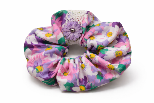 Scrunchie Handgefertigt aus 100 % Baumwolle lila mit Blumen