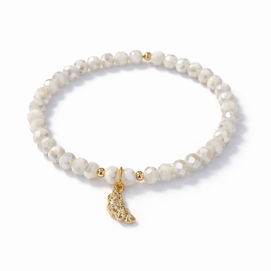 Armband weiß mit Croissant Anhänger und goldene Details