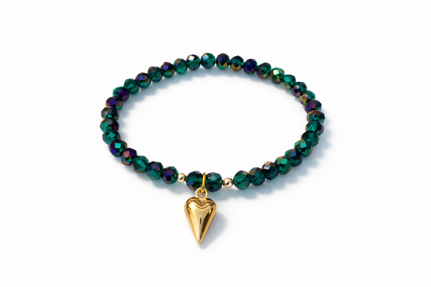 Armband grün mit Herzanhänger und goldenen Details