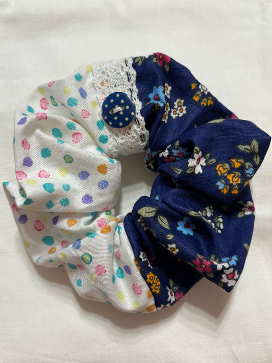 Scrunchie Handgefertigt aus 100 % Baumwolle dunkelblau und gepunktet