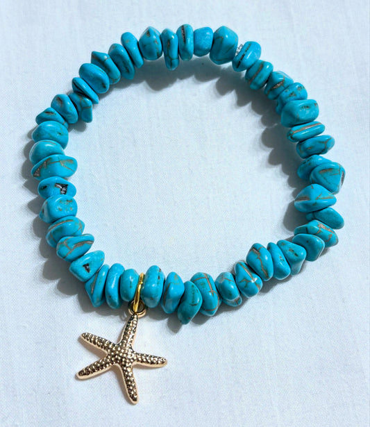Armband aus türkisfarbenen Steinperlen und goldenem Seestern-Anhänger