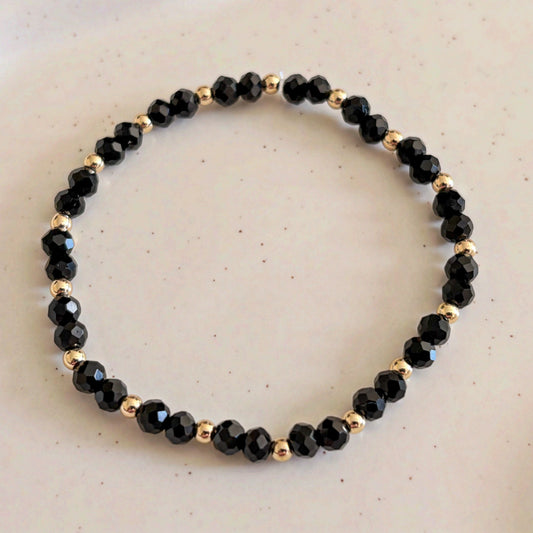 Armband schwarz mit goldenen Details