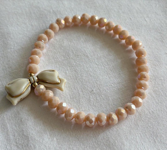 Armband mit Schleife und goldenen Details