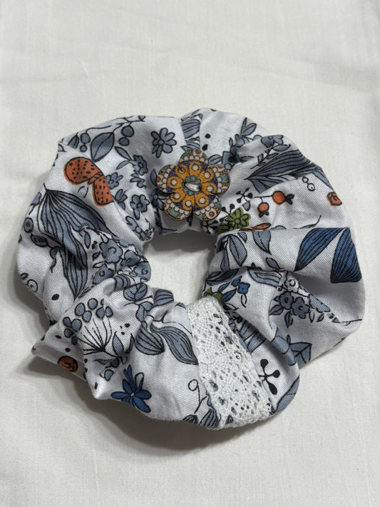 Scrunchie Handgefertigt aus 100 % Baumwolle Hellblau mit Blumenmuster