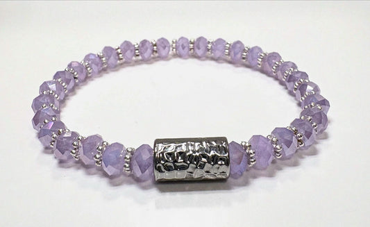 Armband in Lavendel mit Silberdetail